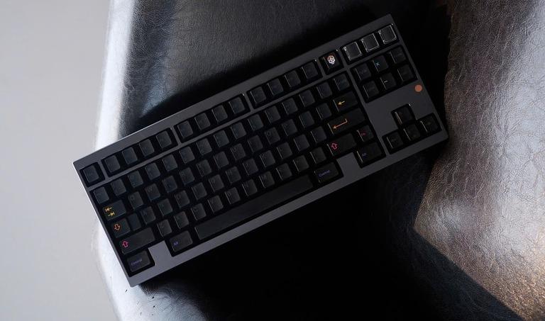 HELIOS 88 (IC) - Keyboard interest check cover image featuring HELIOS 88, keyboard, FE 21.3, sun motif, Kezewa, tenkeyless, TKL layout, top-mount assembly, anodized aluminum, copper badge, innovative packaging