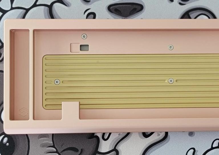 Saevus Cor - 65% (IC) - Keyboard interest check cover image featuring saevus Cor, 65% keyboard, group buy, mechanical keyboard, split XT columns, WK, WKL, QMK, VIA, PC plate, aluminum, brass, copper, marketing, gaming industry