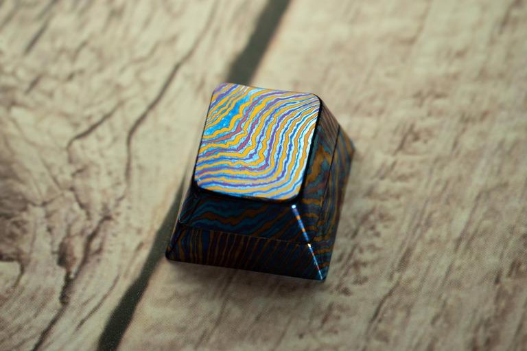 Mokuti/Titanium Damascus Artisan Keycap (IC)
