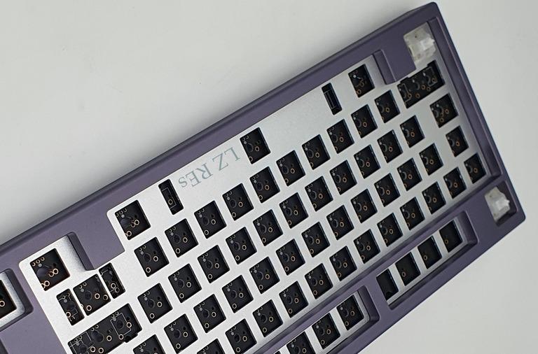 LZ : REs TKL (Remaster) (IC)
