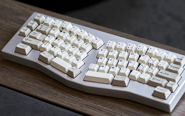 Merisi Dodici - Keyboard group buy cover image featuring Merisi Dodici, Classic Alice, keyboard, group buy, raffle, QMK, VIA, aluminum case, typing test, LightningXI