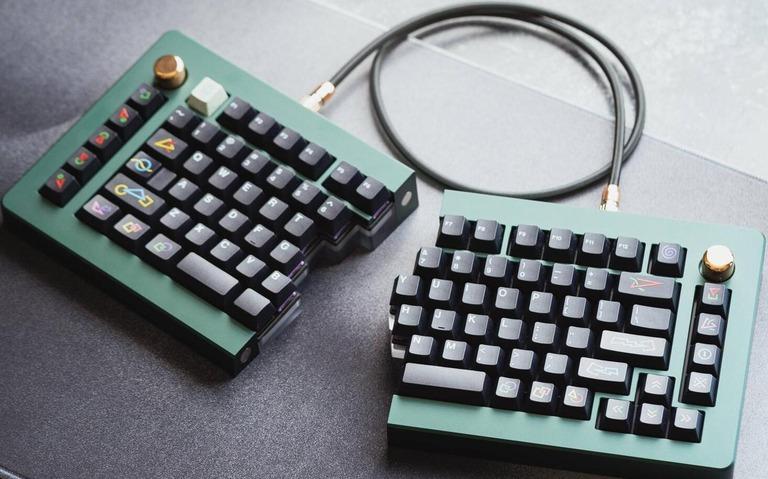 Theseus75 (IC) - Keyboard interest check cover image featuring Theseus75, mechanical keyboard, customizable, split keyboard, keyboard kit, aluminum frame, Greek mythology, PCB, mounting system