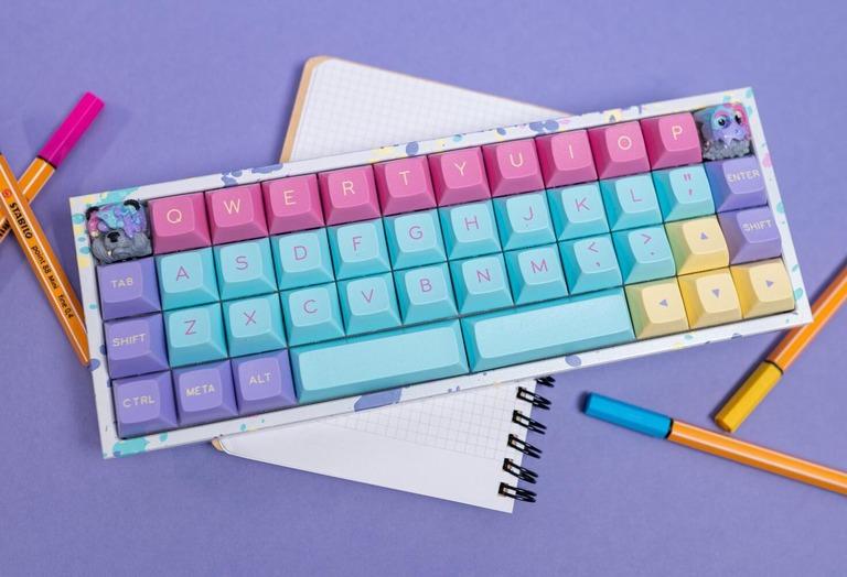 Gridiron (GB) - Keyboard group buy cover image featuring Gridiron, Extras, Planck PCBs, premium case, modern design, group buy, customization options, USB-C, top mount, QMK compatible