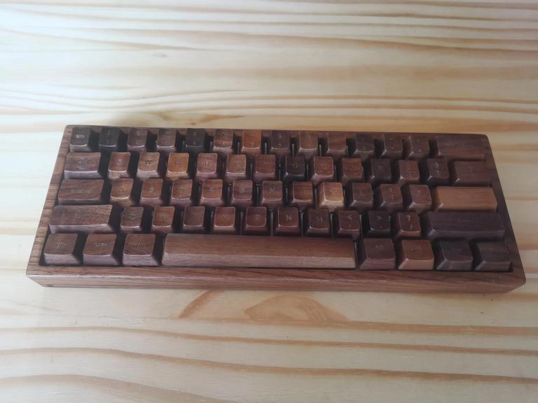 Carpenter Tau Wooden Keyboard (IC)