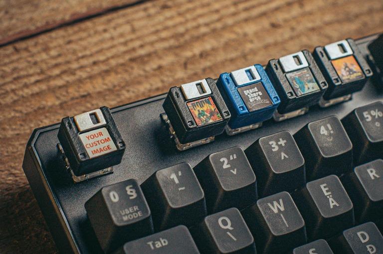 Customizable Floppy Disk Keycaps (IC)