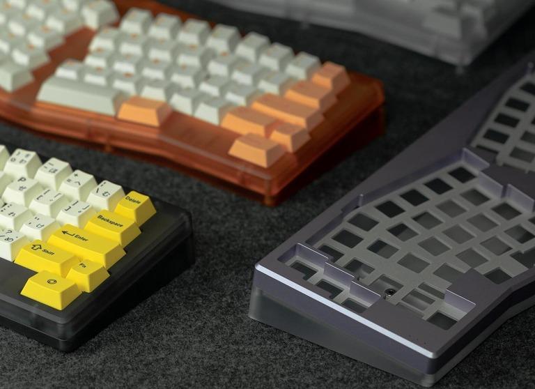 Amano R2 - Keyboard group buy cover image featuring Amano R2, Alice case, polycarbonate, aluminum, in-stock purchase, RGB underglow PCB, custom keyboard, accessories, design changes