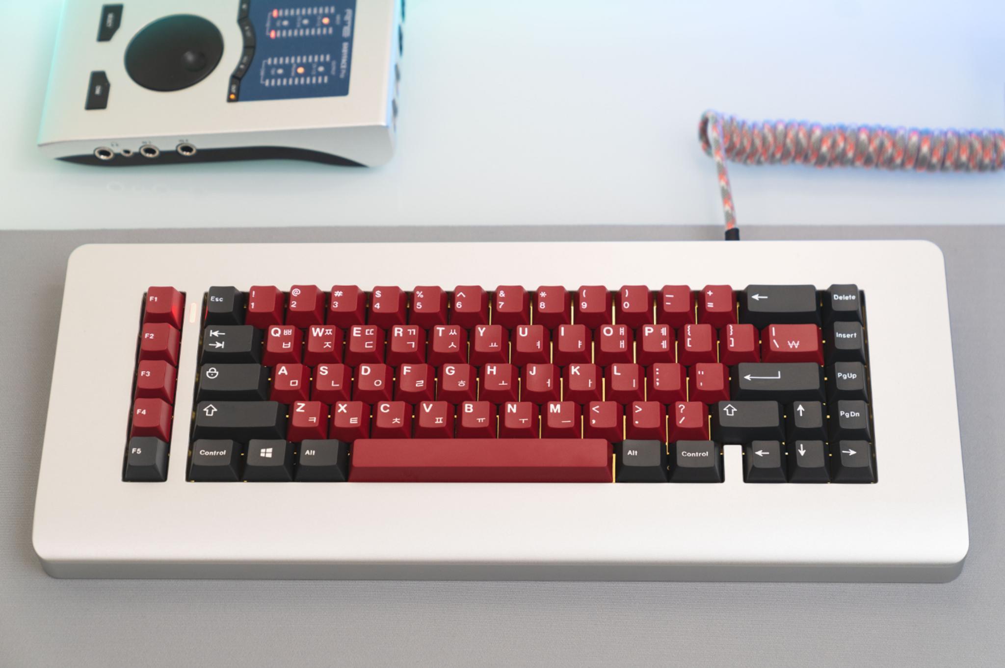 S7-Elephant 70% (GB) - Keyboard group buy cover image featuring S7-elephant, group buy, keycap set, layout options, brass parts, E-clear treatment, qmk pcb