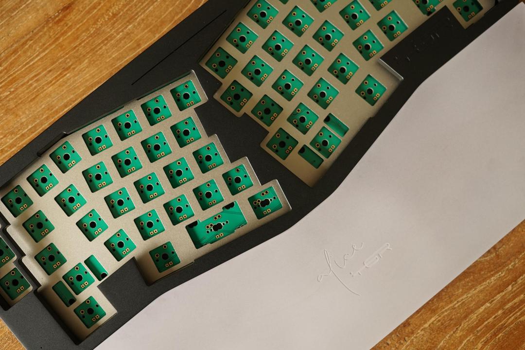 Poly Alice Wrist Rest R2 (IC)