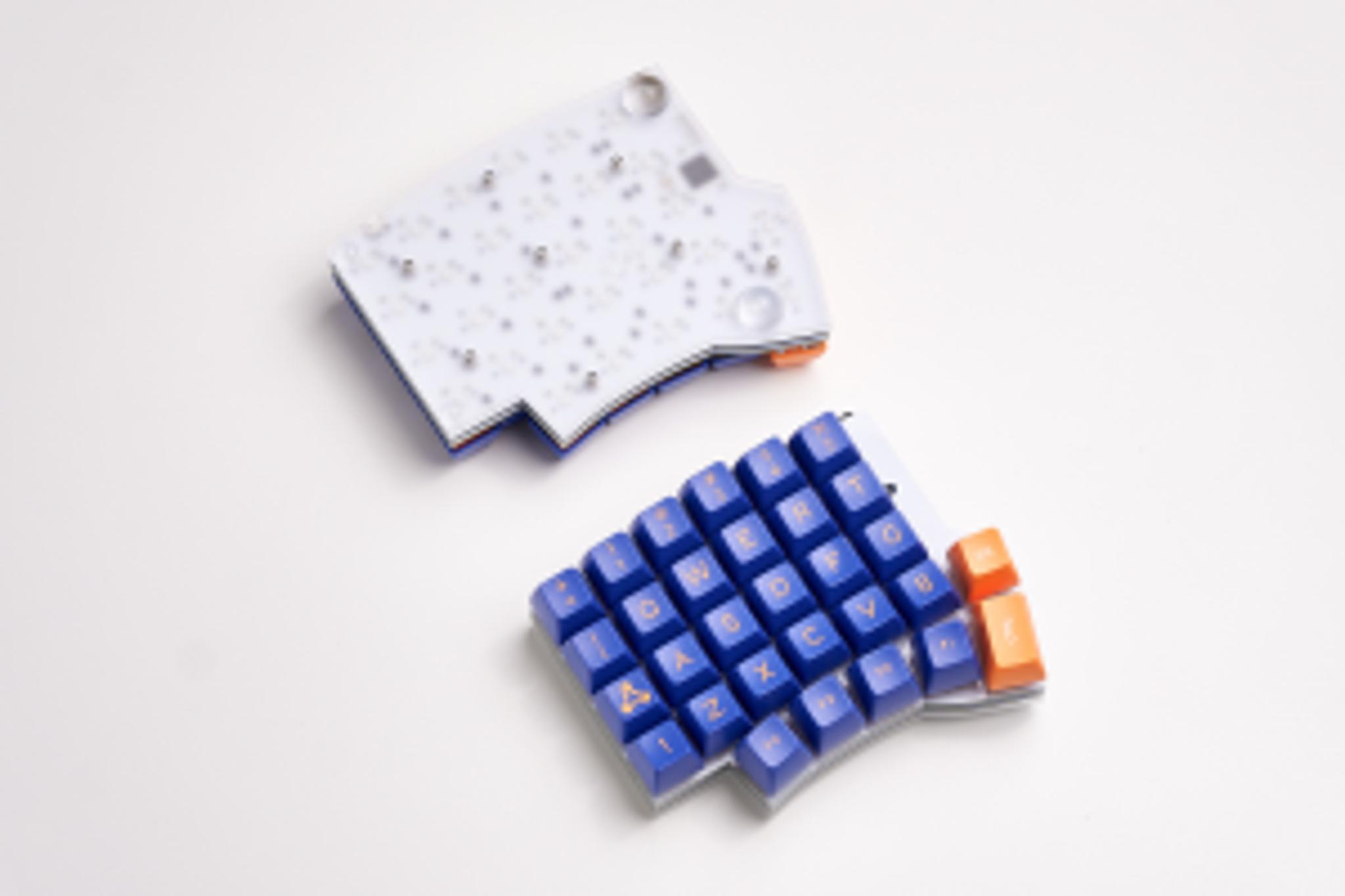 Murciélago (IC) - Keyboard interest check cover image featuring Murciélago, split ergo keyboard, PCB, QMK software, thumb keys, rotary encoders, Micro USB, TRS cable