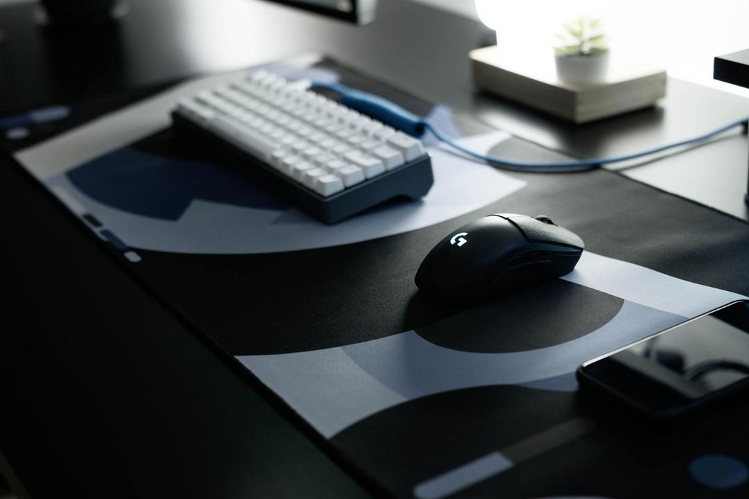 S3LQ Abstract Deskmats (GB)