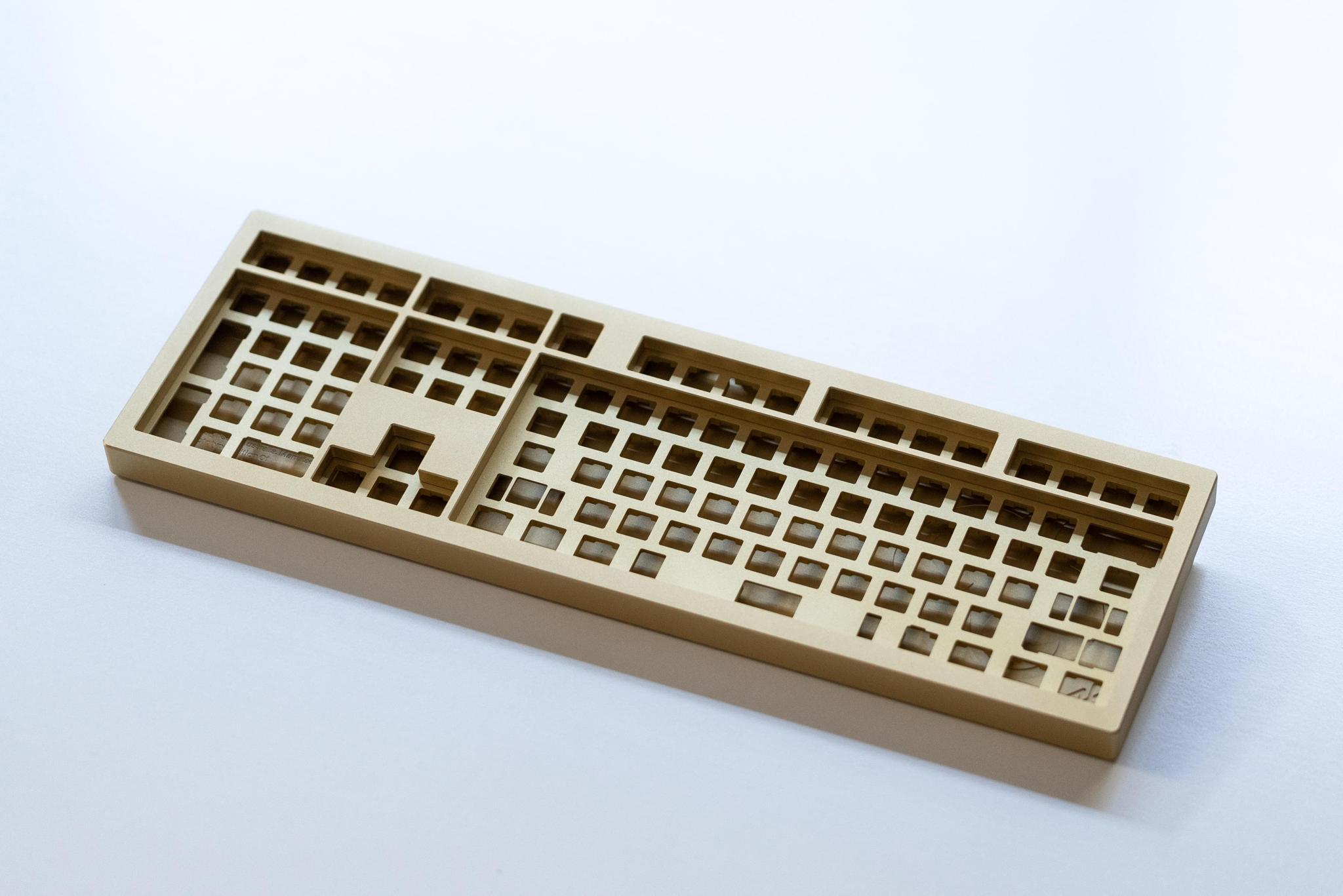 Kangaroo Left Handed 108 (IC) - Keyboard interest check cover image featuring Kangaroo, Left Handed 108, August 2022 update, prototype, ping issue, silicone, AEboards, polycarbonate plate, foam case, stabiliser issue, PCB, Case prototypes, Mendez