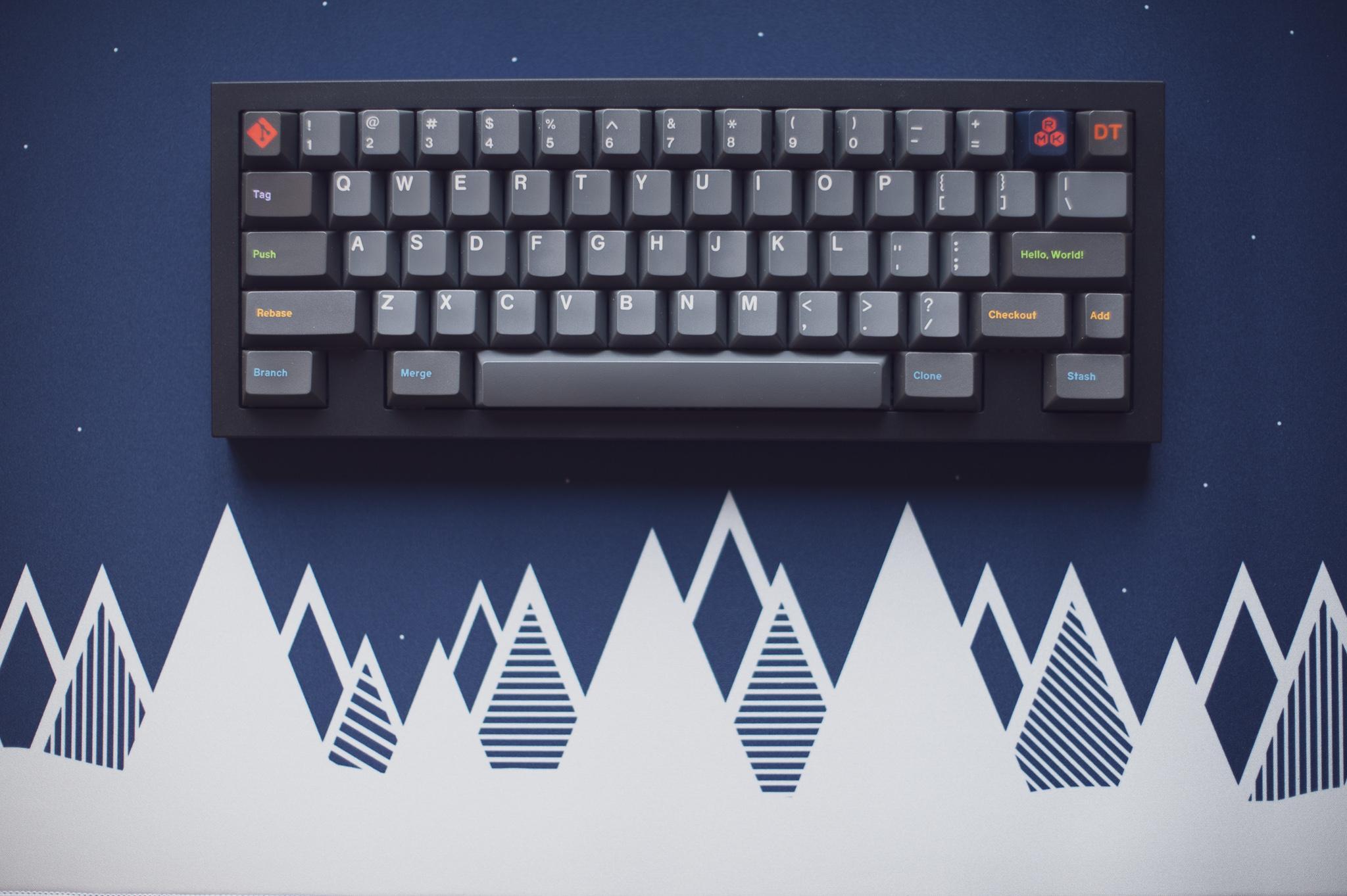 Keyboard Monoflex 60% (IC) - Keyboard interest check cover image featuring Keyboard, Monoflex, 60%, Santigo Custom, mechanical keyboards, leaf spring plate, POM, carbon fiber, CNC machines, manufacturing, PCB, anodizing, Cerakote