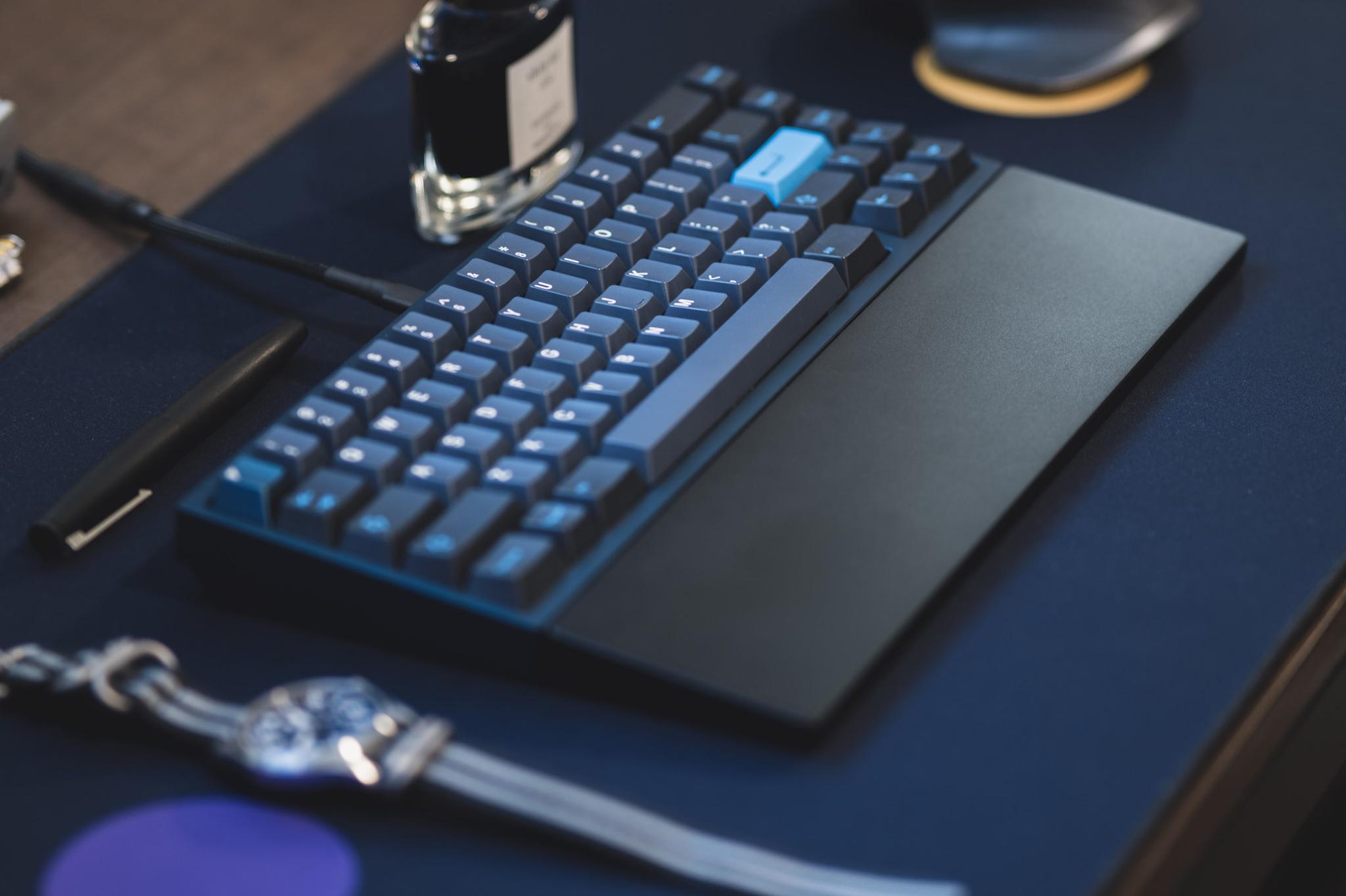 Vega Wrist Rest (IC) - Others interest check cover image featuring Vega, wrist rest, prototype, aluminum, anodized aluminum, Ewhite, copper, design, aesthetics