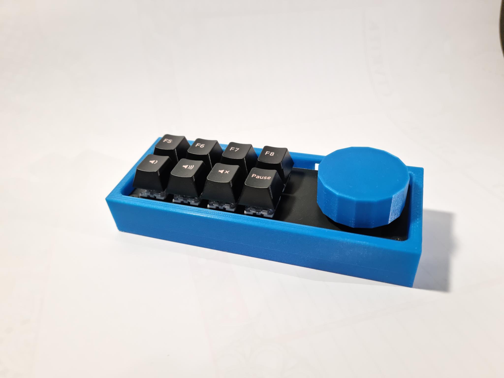 UnMakro (IC) - Others interest check cover image featuring UnMakro, macropad, rotary encoder, 3D printed case, Arduino Pro Micro, Vial compatible, aluminium plate, typing angle