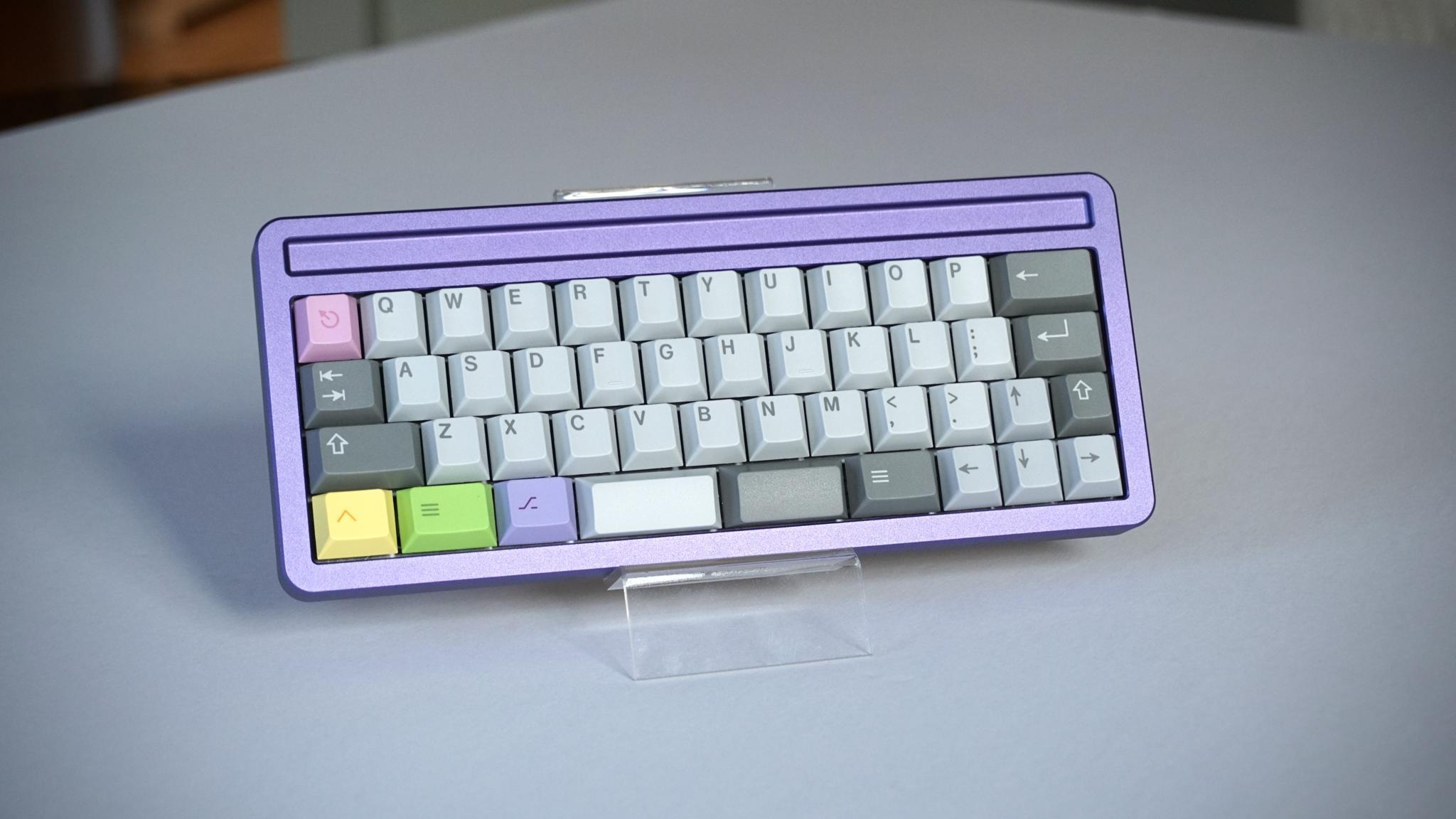 Pomelo (IC) - Keyboard interest check cover image featuring Pomelo, Universal Minivan Keyboard, FruitRev1, anodizing, GB Thread, van PCBs, specifications, group buy, renders, updates